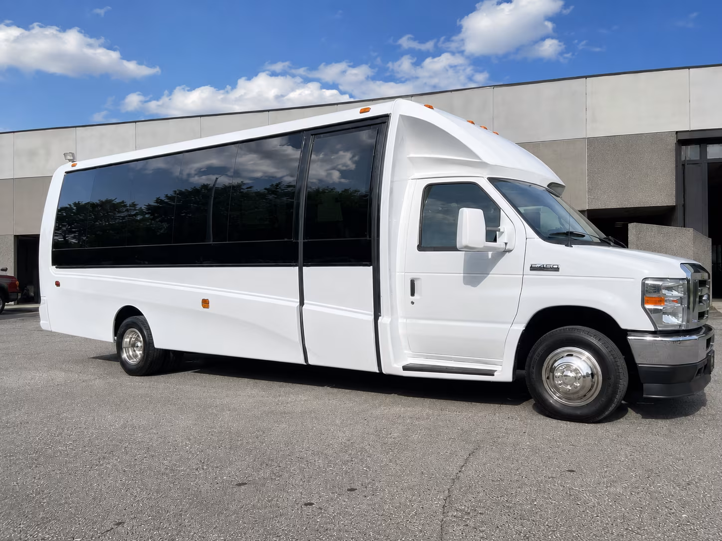 georgetown concert bus rentals for groups heading to san antonio venues